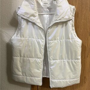 ANDREE BY UNIT Shimmering Cream Vest